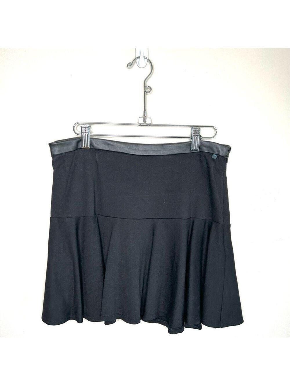 Guess Black Mini Twirl Skirt Leather Waistband Size 8